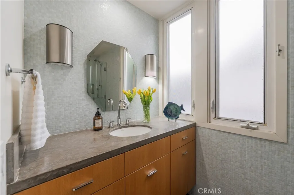 Additional image 32 of 2404 Laurel Avenue, Manhattan Beach, CA 90266