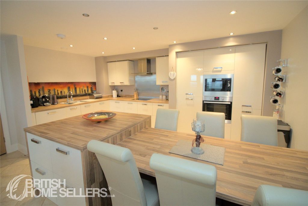 Additional image 5 of 2 bed flat for saleVictory Boulevard, Lytham St. Annes, Lancashire FY8
