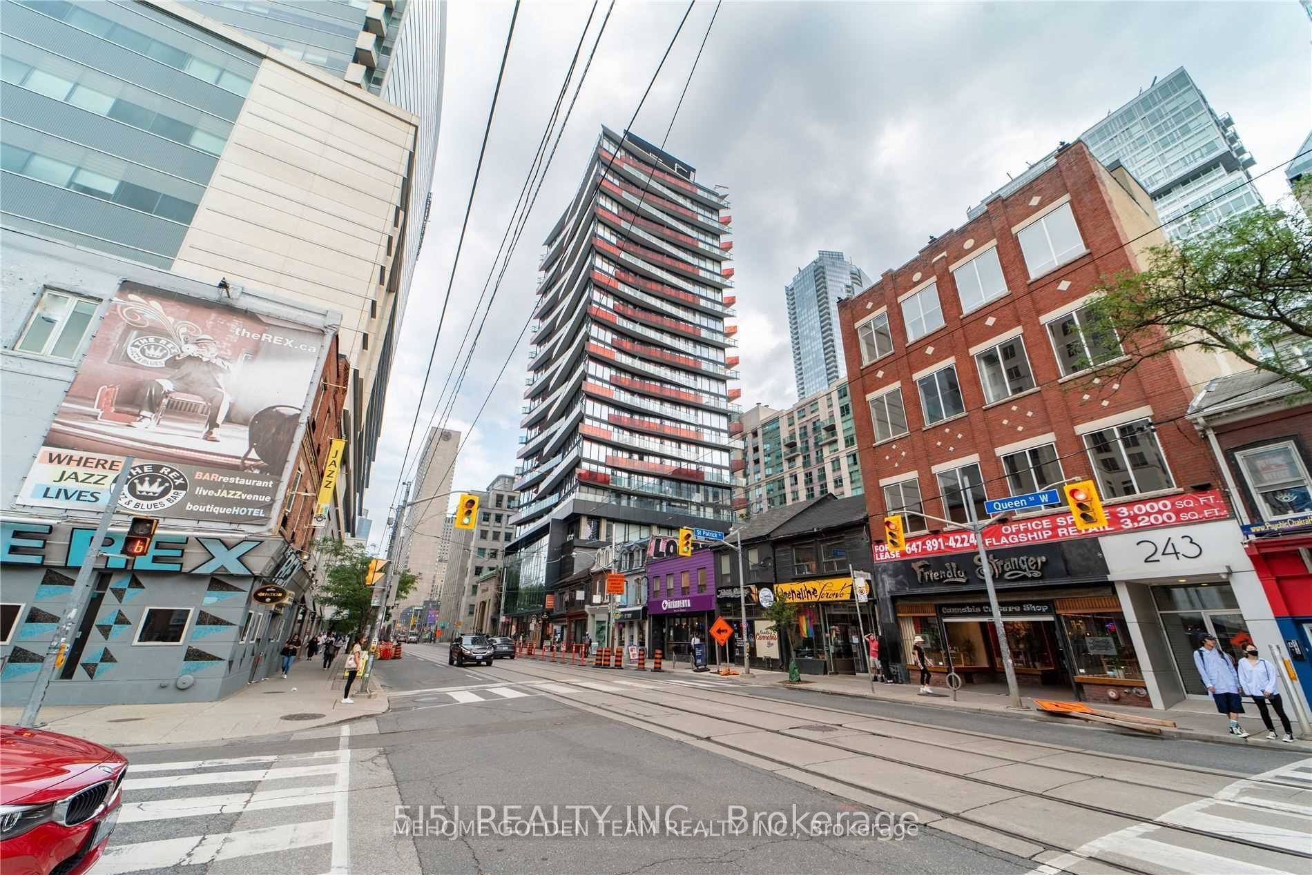 905-215 Queen Street, Toronto, ON, M5V 1Z4