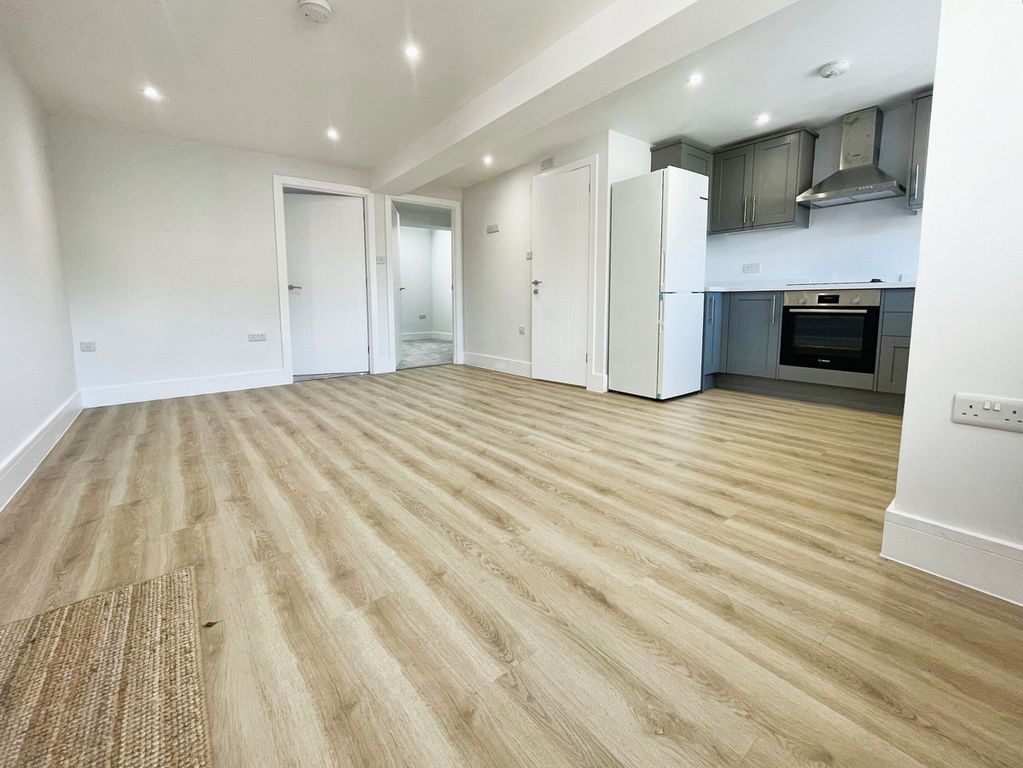 Additional image 2 of 2 bed flat for sale1 Woodstock Road East, Begbroke OX5