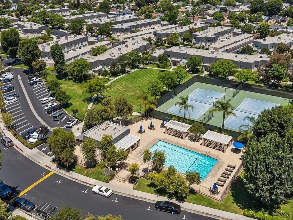 19142 Haynes Street Unit 4, Reseda, CA 91335