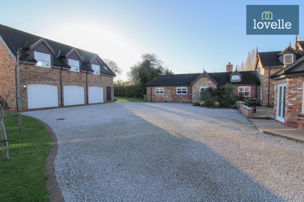 Additional image 3 of 5 bed detached house for salePost Office Lane, Ashby Cum Fenby DN37