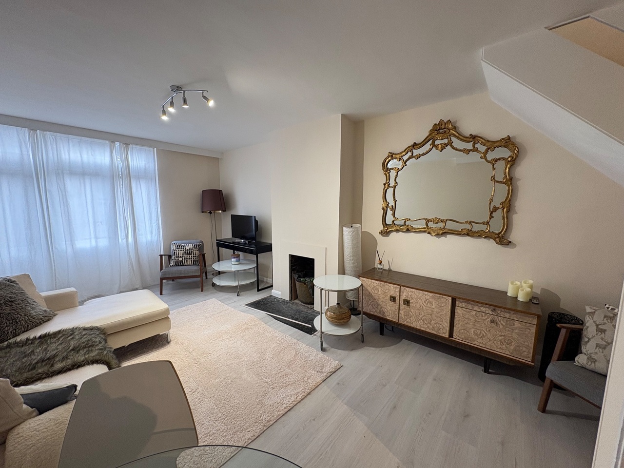 4 Bed Maisonette, Stambourne House, SW8, N1 7GU