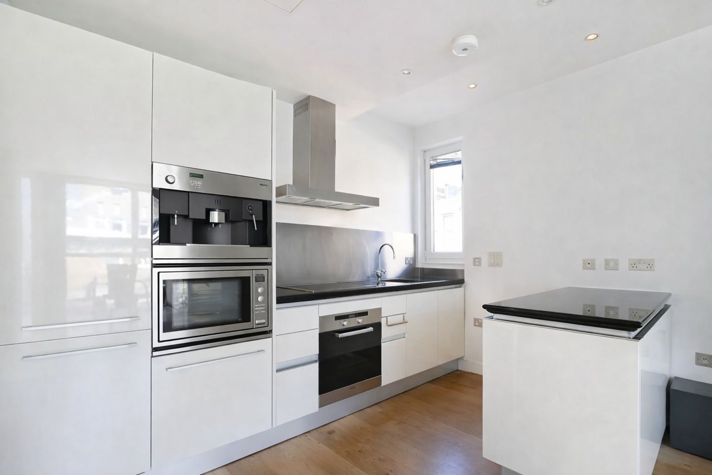 Additional image 7 of 2 Bed Flat, Hepworth Court, SW1W, N1 7GU