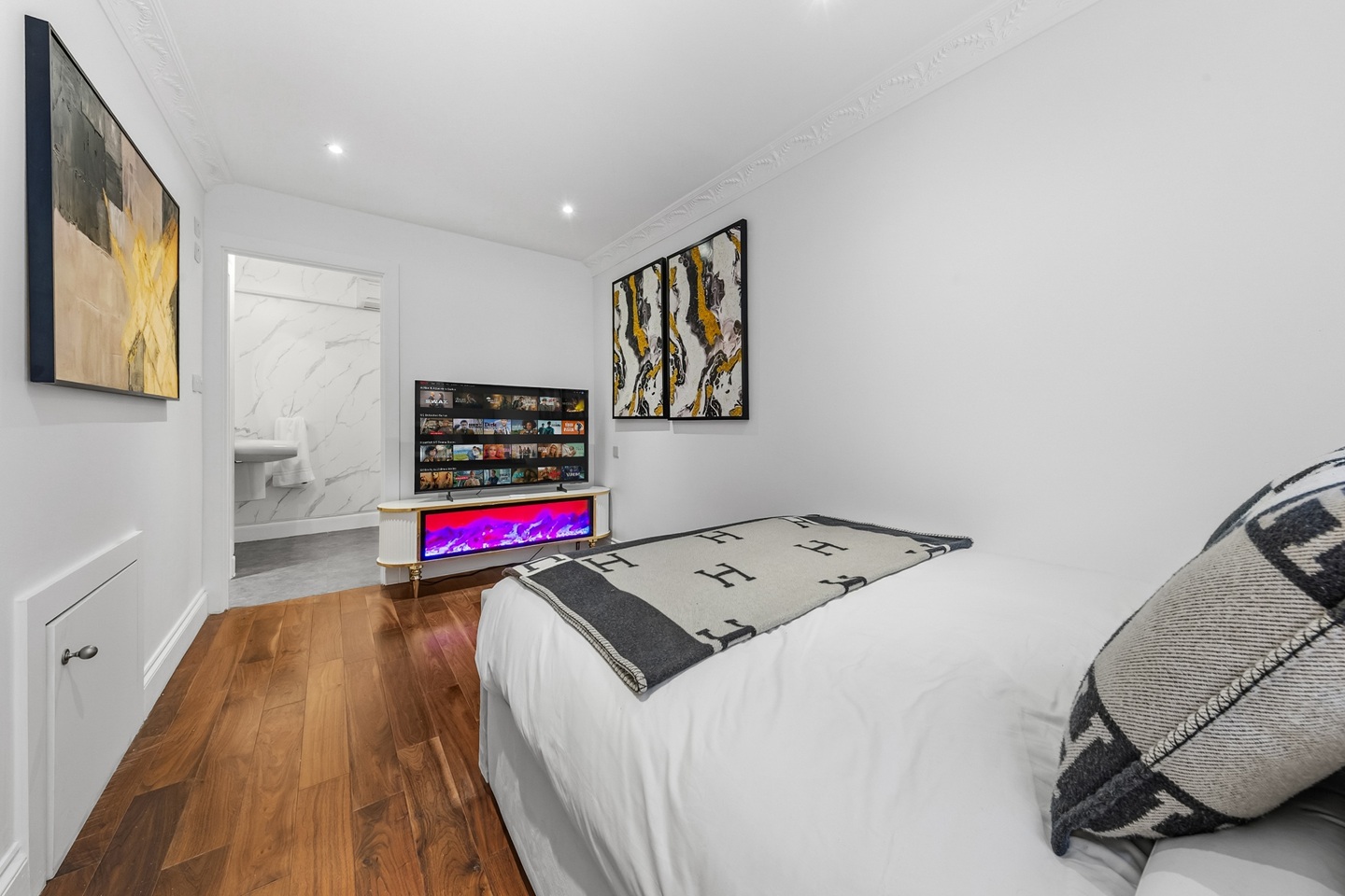 Additional image 16 of 2 Bed Flat, Ovington Mews, SW3, N1 7GU