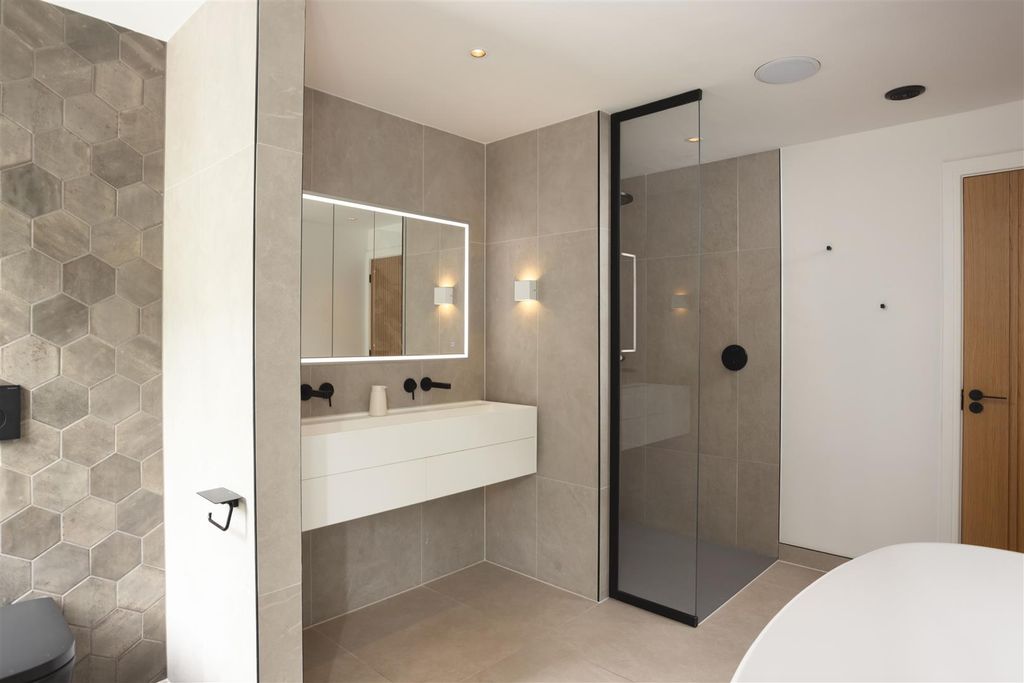 Additional image 26 of 5 bed detached house for saleCrocodile House, Manor Gardens, Thorner, Leeds LS14
