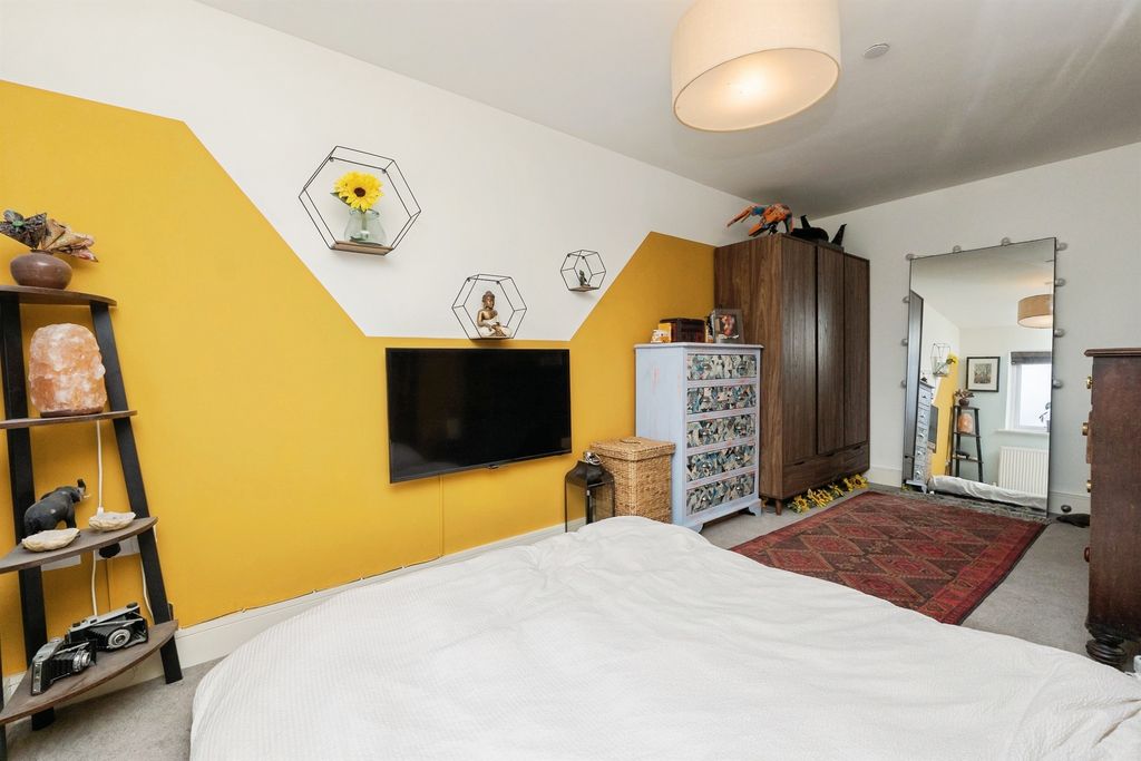 2 bed flat for saleNetham Road, Bristol BS5 photo 3