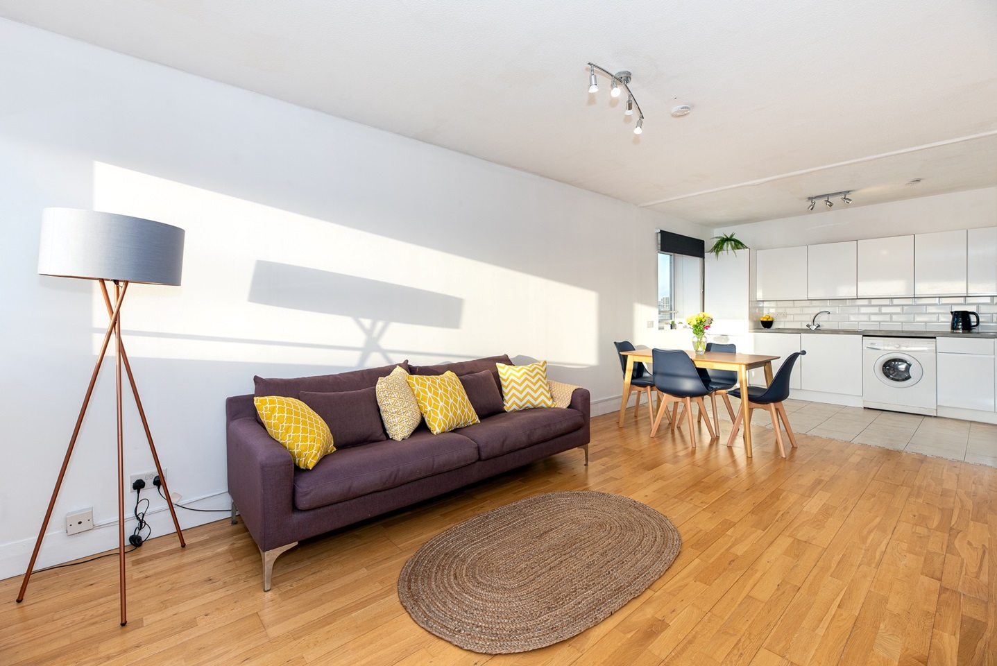 2 Bed Flat, Park South, SW11, N1 7GU