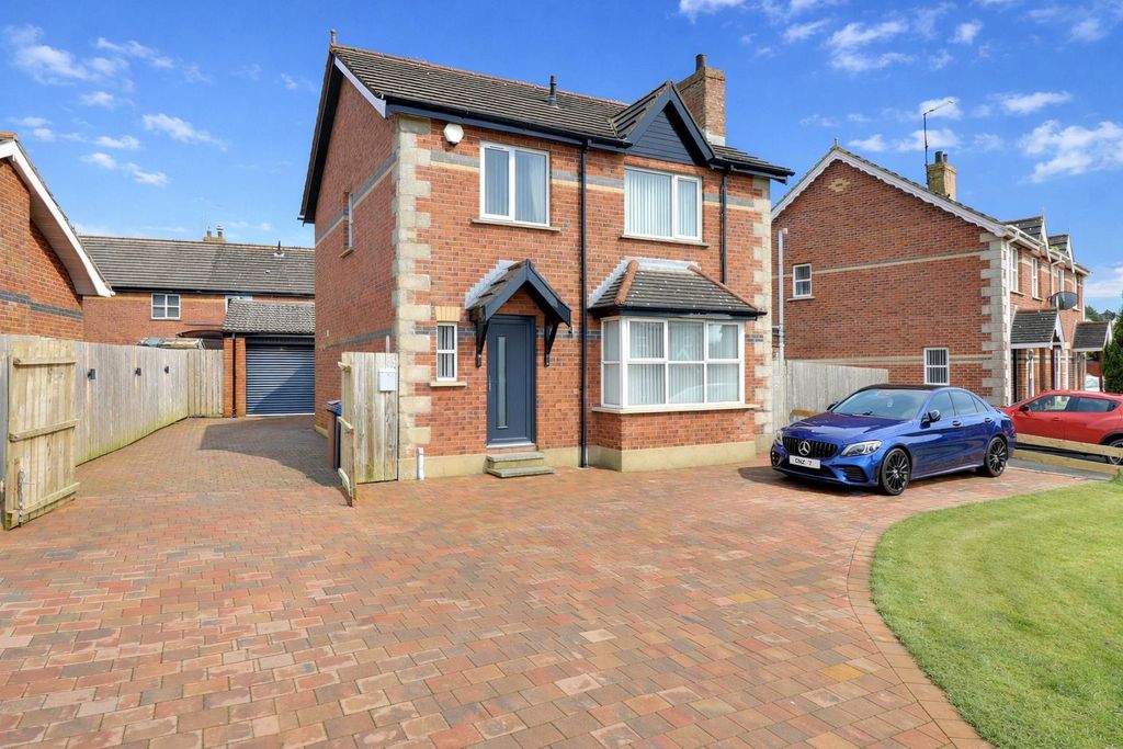 3 bed detached house for sale16 Whitethorn Brae, Newtownards BT23