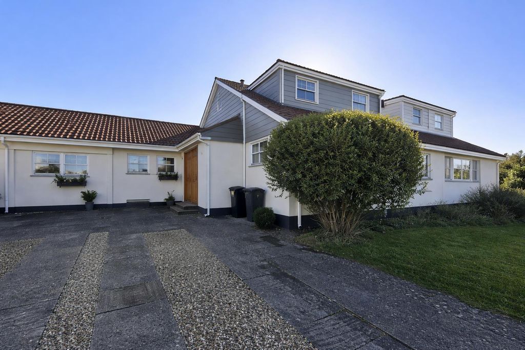 Additional image 37 of 4 bed property for saleSpacious & Airy Dormer Bungalow, Birch Avenue, Clevedon BS21