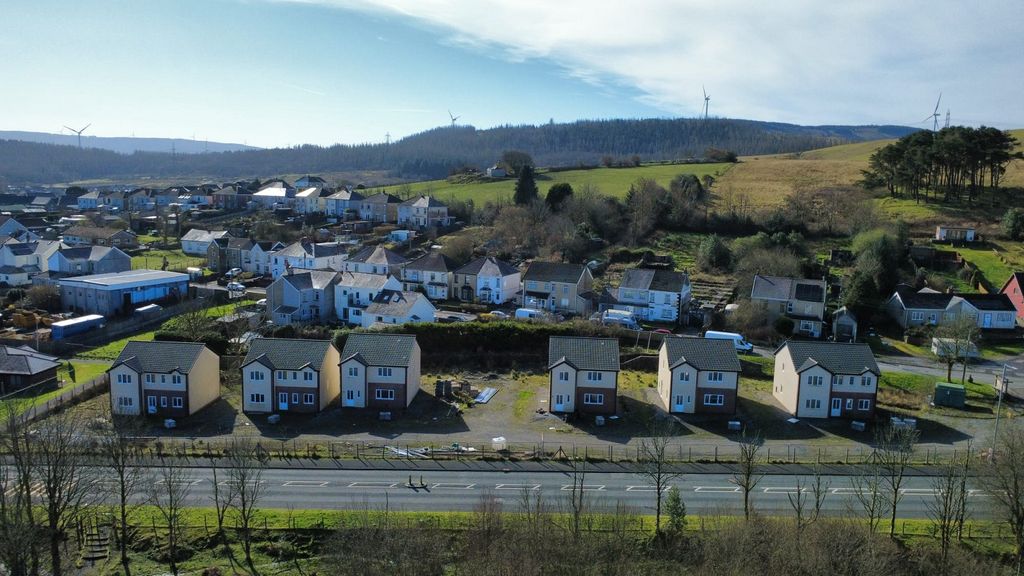 5 bed property for saleMain Road, Dyffryn Cellwen, Neath, Neath Port Talbot. SA10