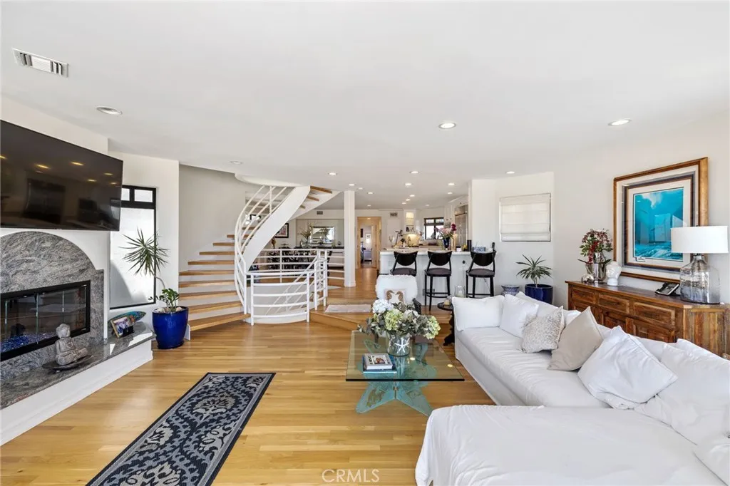 Additional image 45 of 536 The Strand, Hermosa Beach, CA 90254