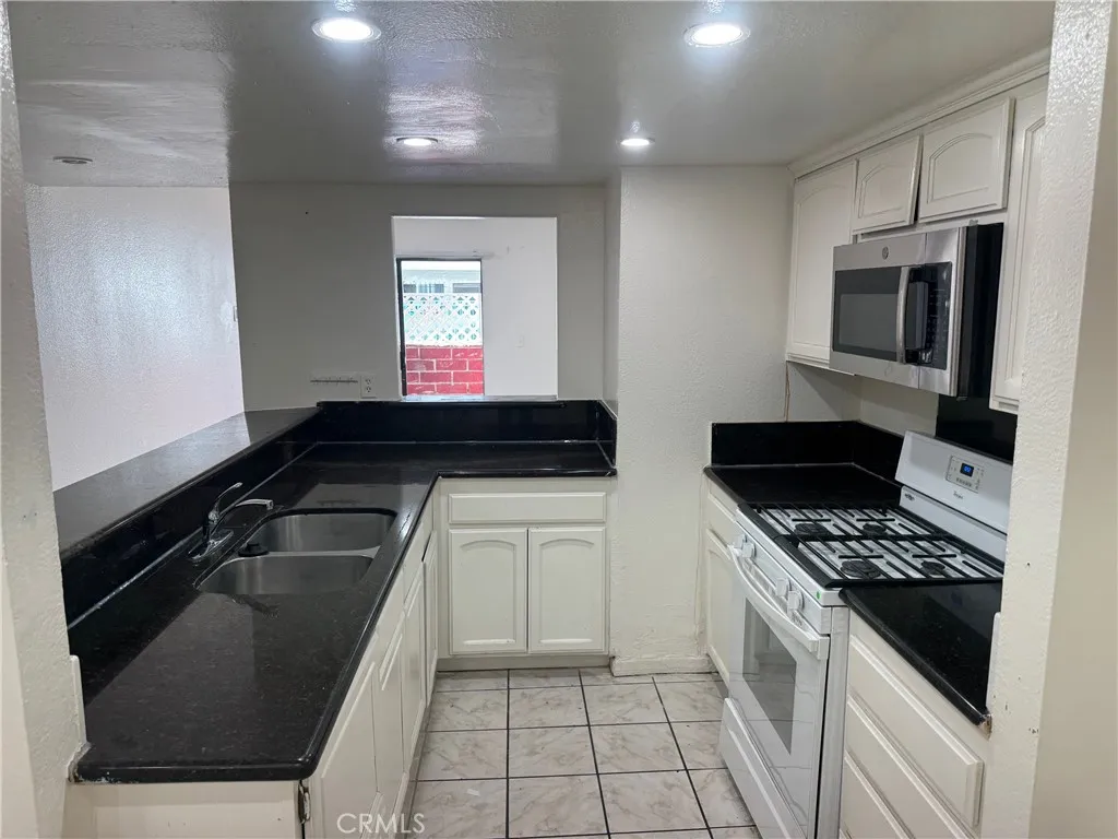 Additional image 2 of 8847 Willis Avenue Unit B5, Panorama City, CA 91402
