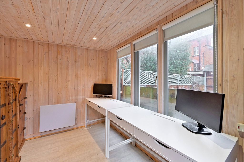 Additional image 13 of 2 bed flat for saleStation Road, Henley-On-Thames, Oxfordshire RG9