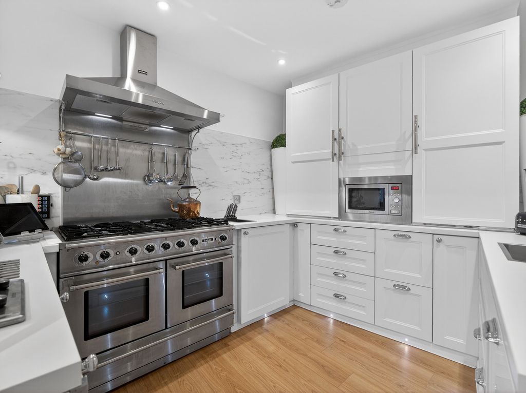 Additional image 5 of 3 bed flat for saleFriday Street Henley-On-Thames, Oxfordshire RG9