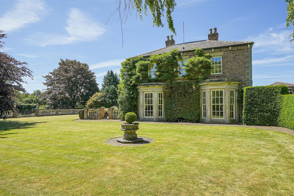5 bed detached house for saleHeaton Park, Boroughbridge, York YO51