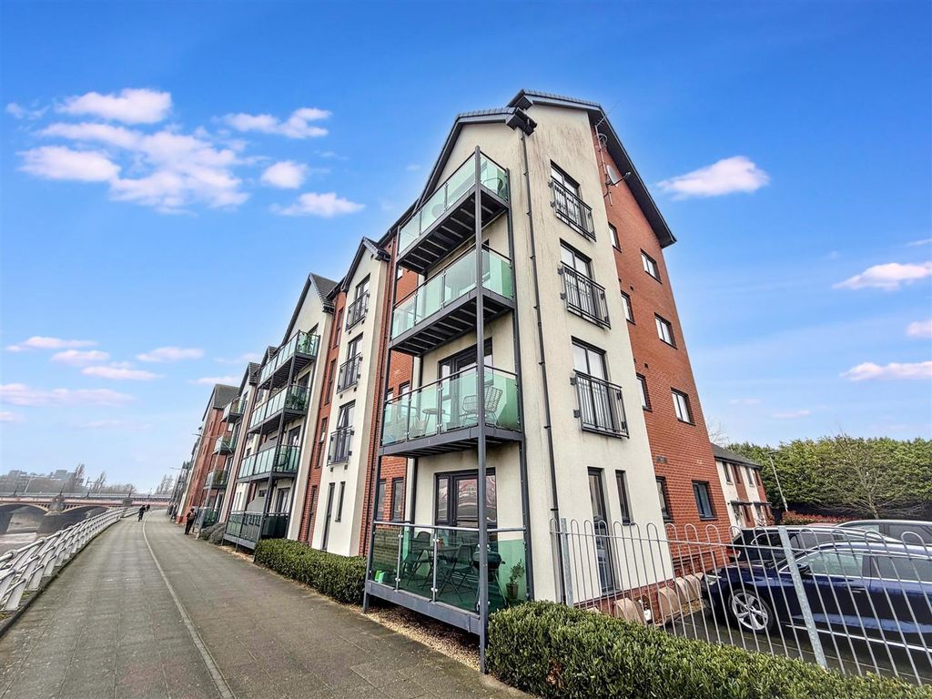 2 bed flat for saleBathstone Mews, Newport NP19