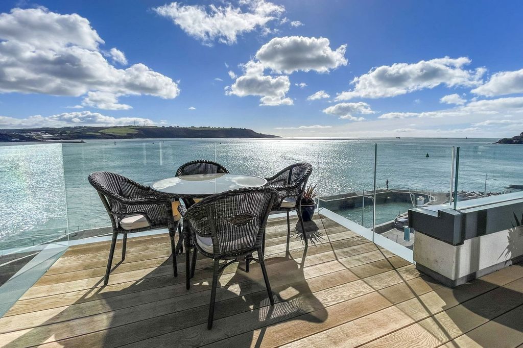 3 bed penthouse for saleThe Hoe, Plymouth PL1