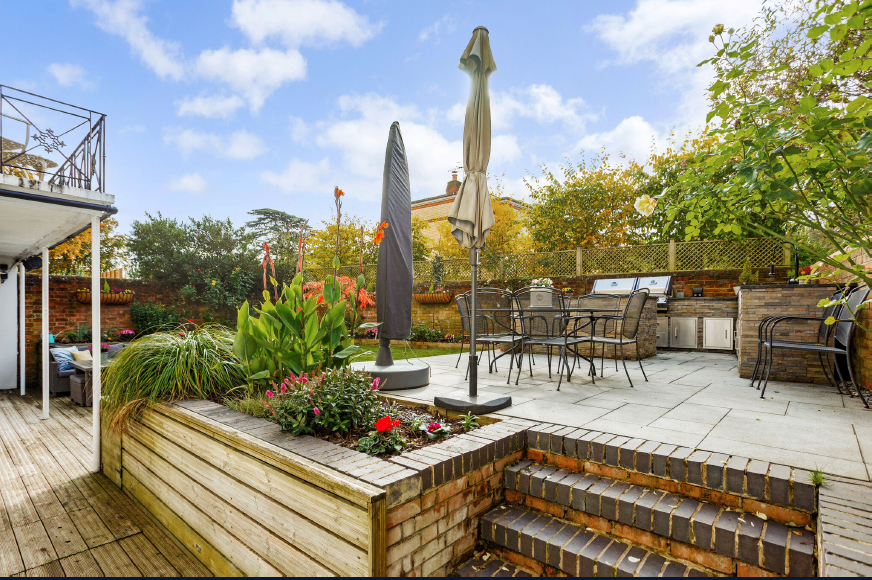 2 bed flat for saleFairmile, Henley-On-Thames RG9