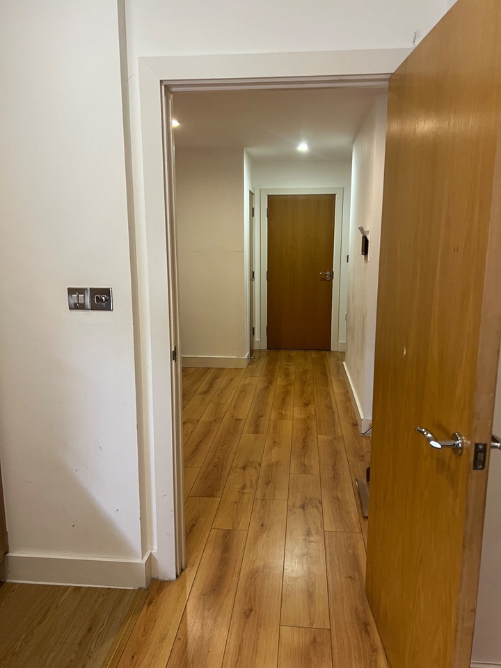 Additional image 3 of 2 Bed Flat, Wandsworth Road, SW8, N1 7GU