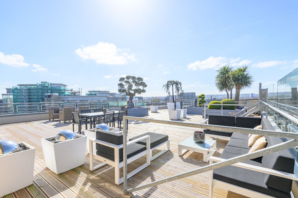 3 bed flat for saleBalmoral Place Penthouse, Brewery Wharf LS10