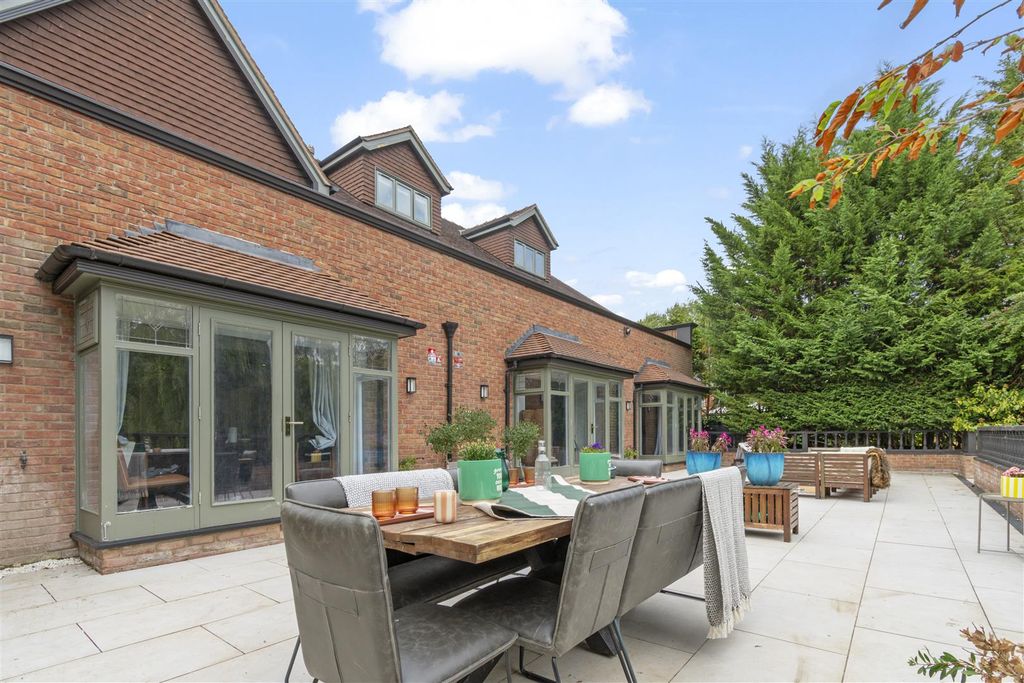 Additional image 93 of 7 bed property for saleLovelace Avenue, Solihull B91