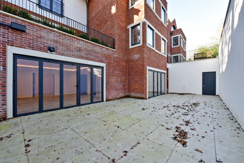 Additional image 13 of 3 bed flat for saleWellington Court, Beaconsfield HP9