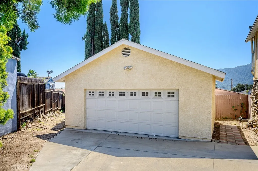 Additional image 3 of 2526 Foothill Boulevard, La Crescenta, CA 91214