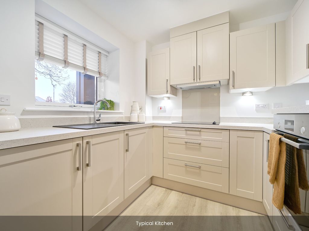 2 bed flat for salePriory Road, Stamford PE9 photo 3