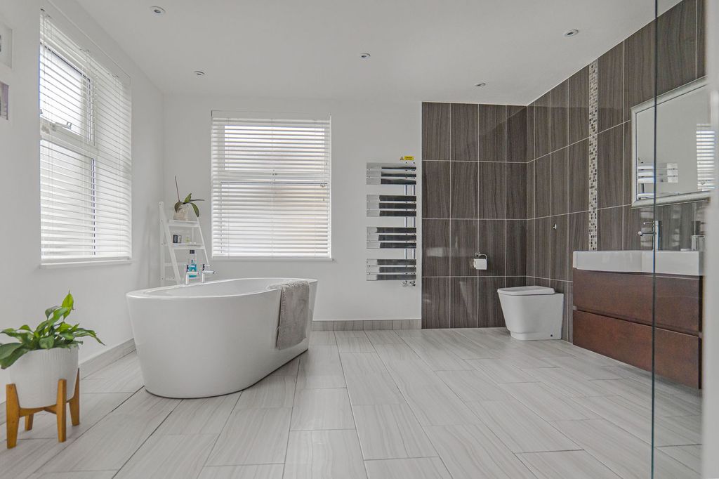 Additional image 5 of 6 bed detached house for salePantyffynnon Road, Ystradgynlais, Swansea SA9