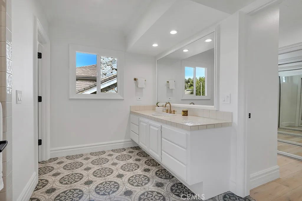 Additional image 24 of 5952 Woodland View Drive, Woodland Hills, CA 91367