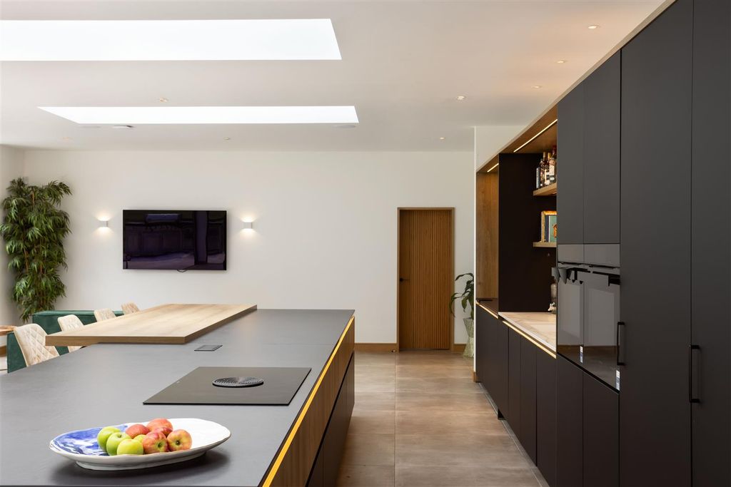 Additional image 10 of 5 bed detached house for saleCrocodile House, Manor Gardens, Thorner, Leeds LS14