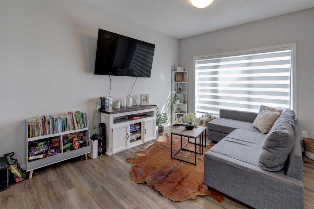 Additional image 3 of 215 Chinook Gate Boulevard SW, Airdrie, AB, T4B 5J4