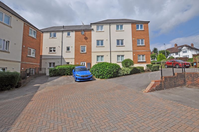 2 bed flat for saleRenovated Apartment, Bassaleg Road, Newport NP20