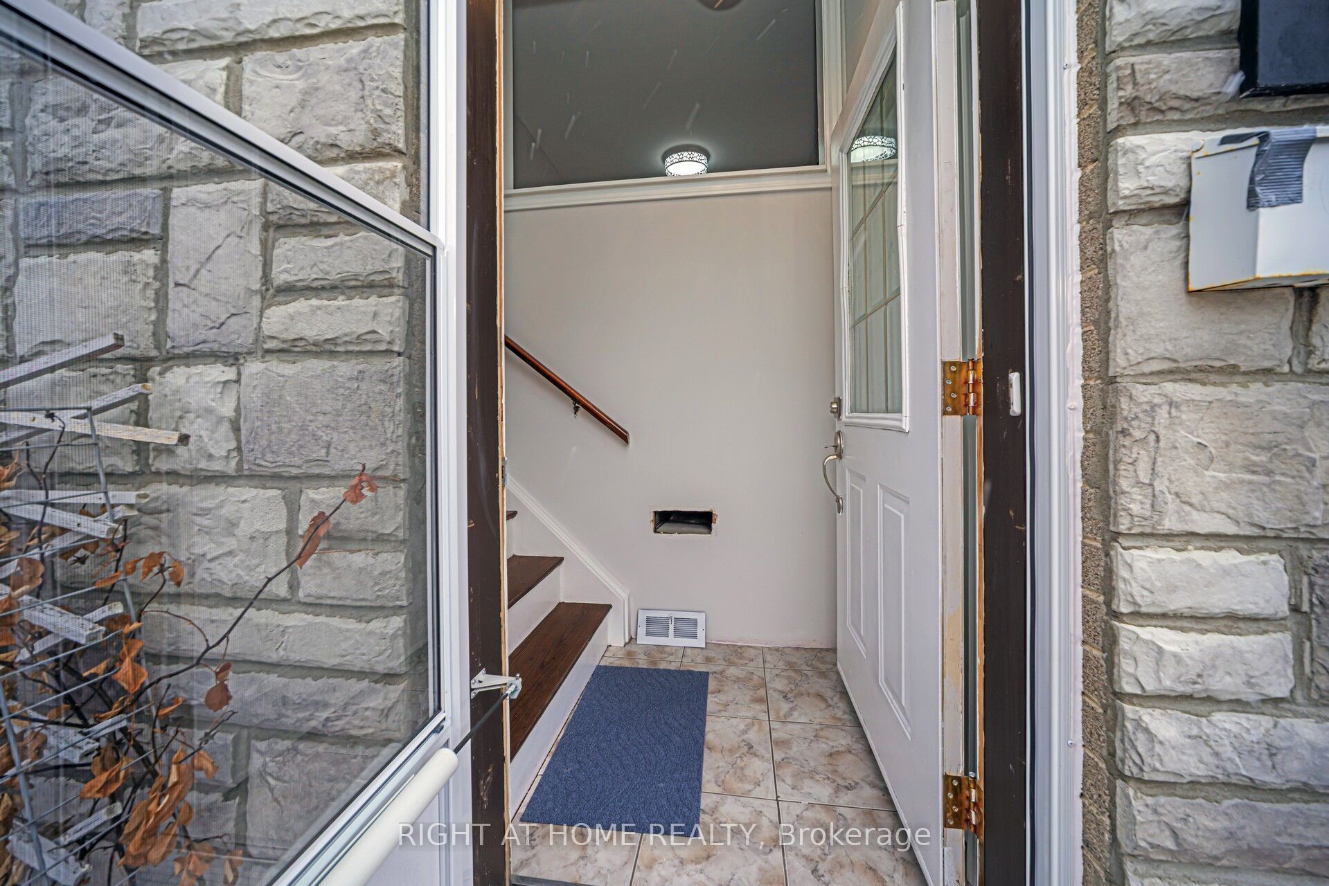 Additional image 6 of 33 Stanley Court, Brampton, ON, L6Y 2B1