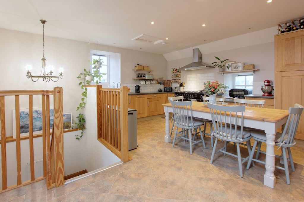 5 bed light industrial for saleLonghill, Elgin IV30 photo 4