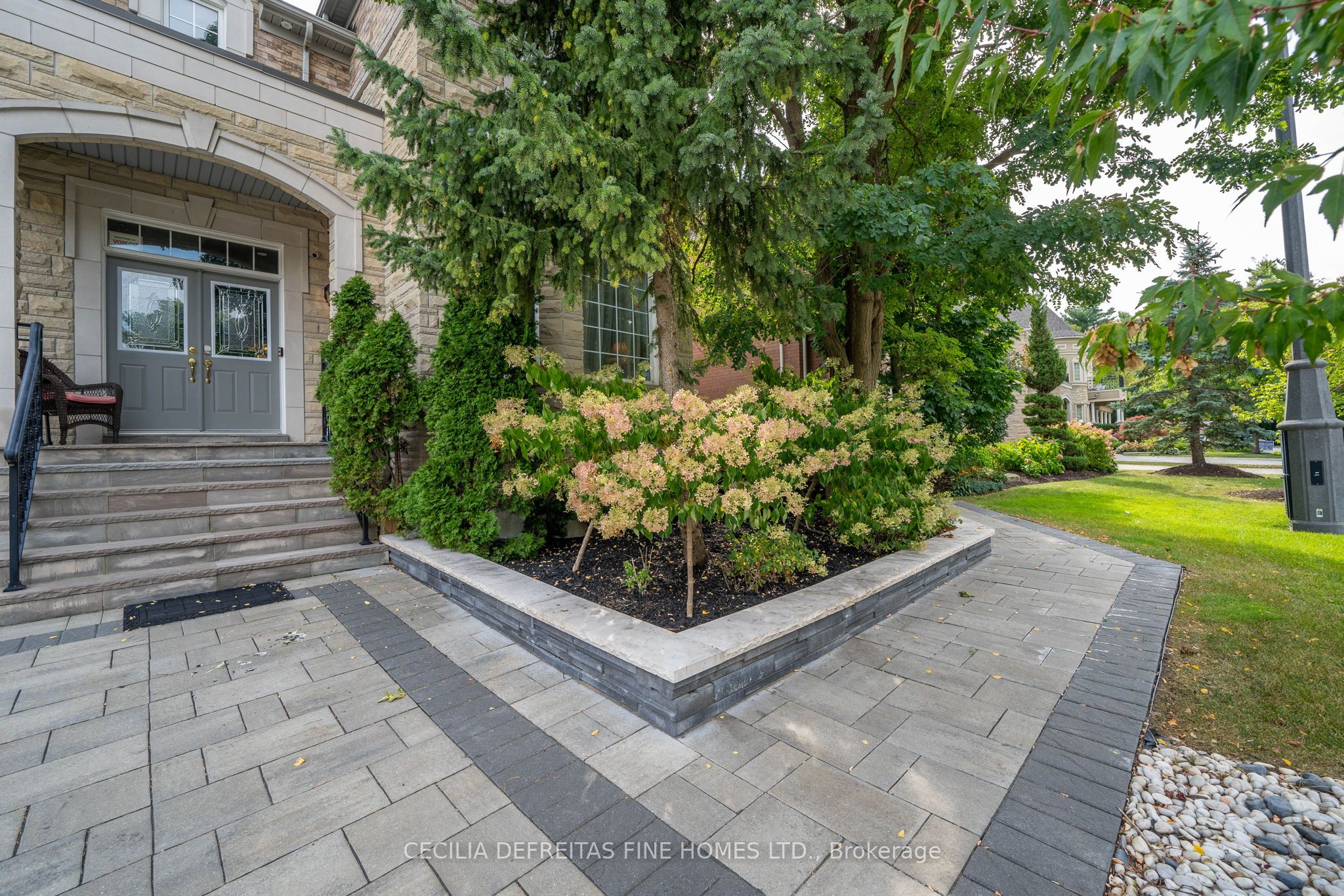 Additional image 2 of 11 Beauvista Court, Vaughan, ON, L4H 3G6