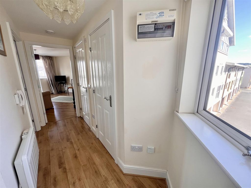 1 bed flat for saleMerchant Square, Portishead. BS20 photo 3