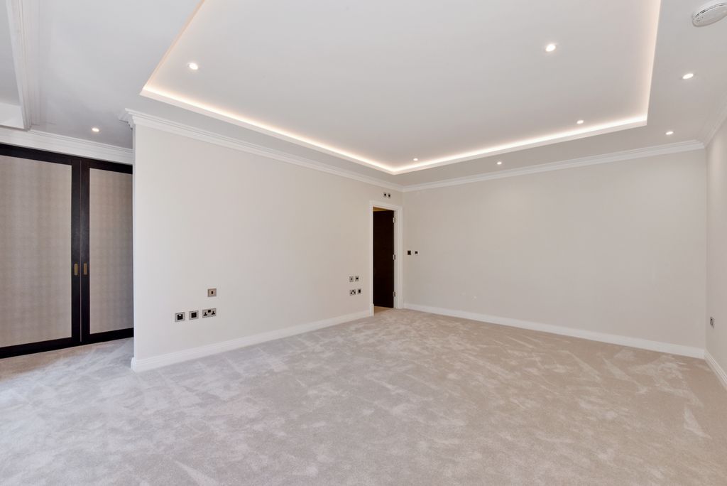 Additional image 9 of 3 bed flat for saleWellington Court, Beaconsfield HP9