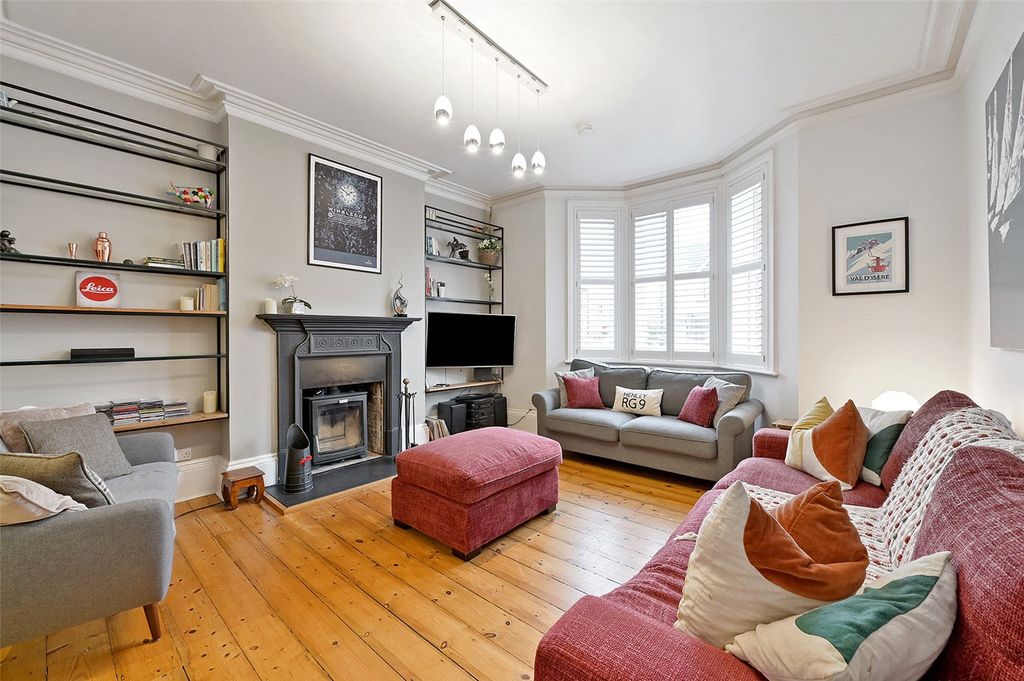 Additional image 2 of 2 bed flat for saleStation Road, Henley-On-Thames, Oxfordshire RG9