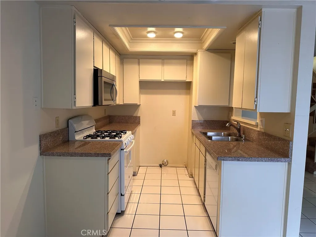 Additional image 11 of 4832 King Circle Unit D, Huntington Beach, CA 92648