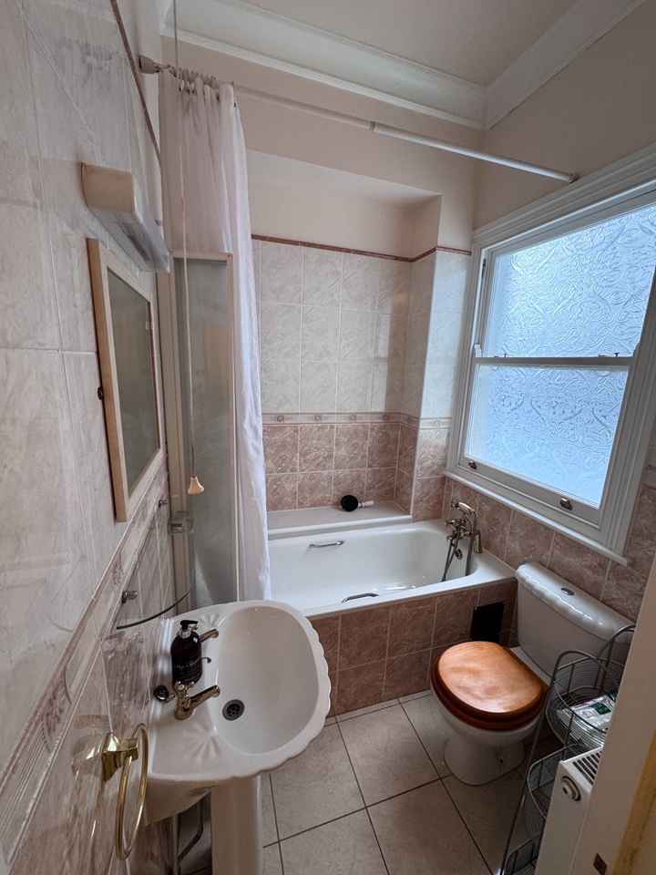 Additional image 9 of 1 Bed Flat, St. Georges Drive, SW1V, N1 7GU