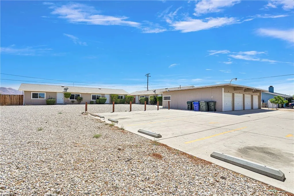 Additional image 4 of 20933 Sioux Road Unit 4, Apple Valley, CA 92308