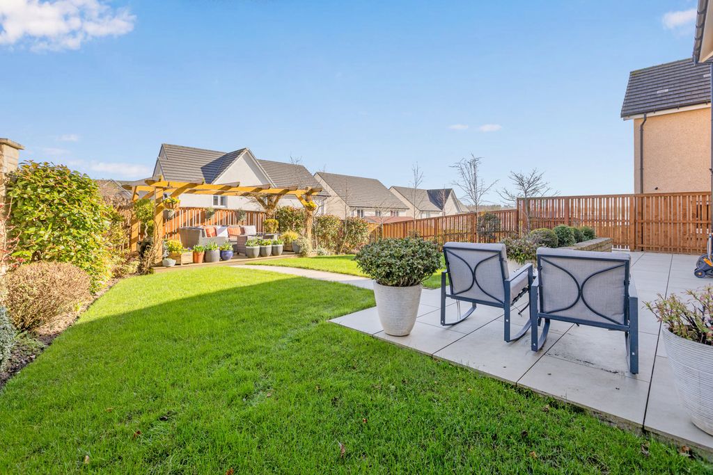 Additional image 28 of 5 bed detached house for sale29 Ashgrove Gardens, Loanhead EH20