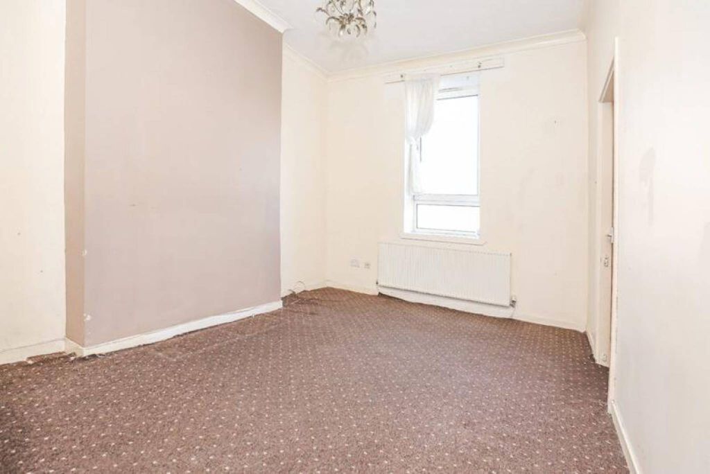 3 bed flat for saleProperty Portfolio, North Lanarkshire ML6 photo 2