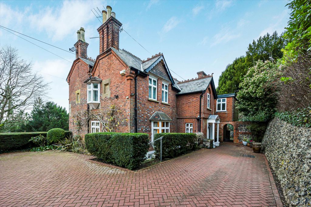 5 bed detached house for saleRemenham Hill, Remenham, Henley-On-Thames, Berkshire RG9