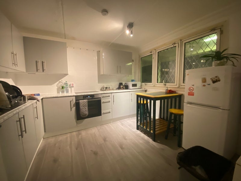 Additional image 5 of Room in a Shared House, Strasburg Rd, SW11, N1 7GU