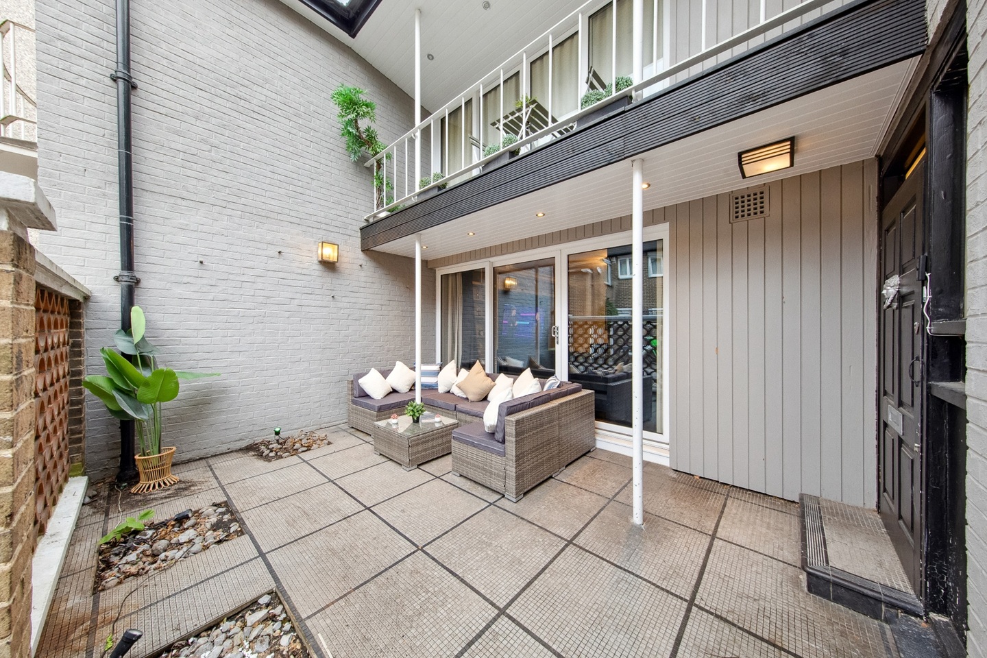 Additional image 25 of 4 Bed Flat, William Mews, SW1X, N1 7GU