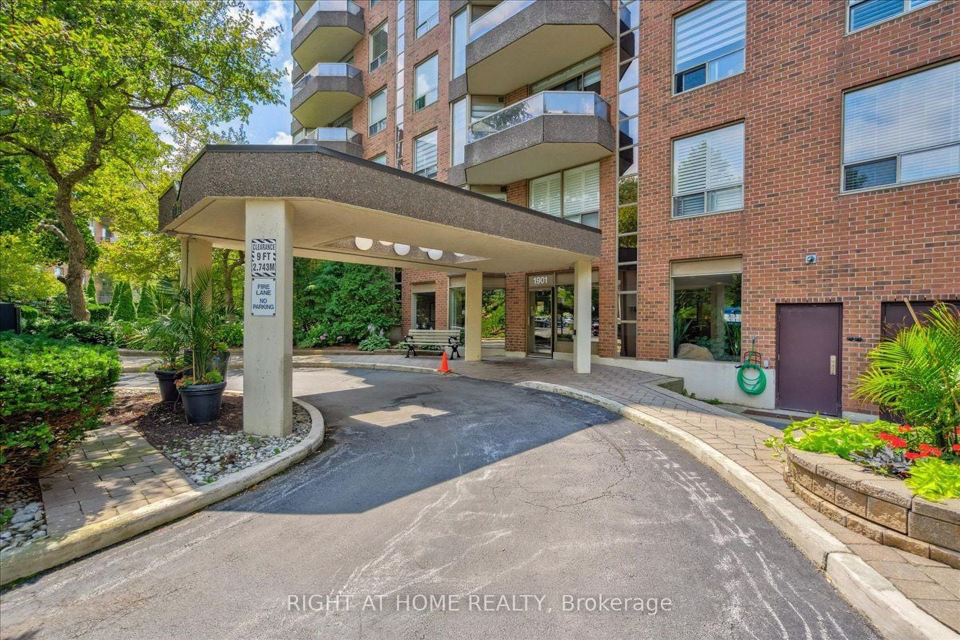 Additional image 2 of 702-1901 Pilgrims Way, Oakville, ON, L6M 2W9