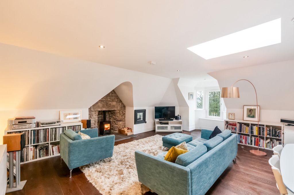 2 bed flat for saleEwanfield, Crieff PH7 photo 2